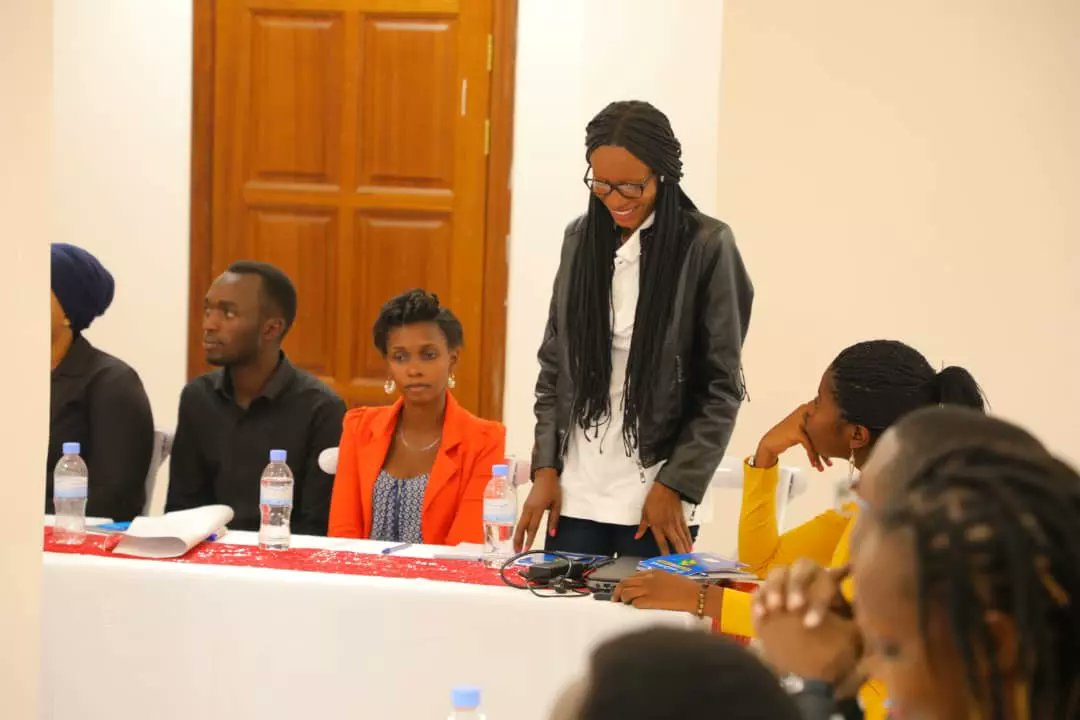 visionjeunesse2's tweet photo. 1/2. Group 1 talked about Advocacy : When youth talk about advocacy , it is not about  looking us as the ones to respond to the issues, but us for developing the strategies and policy through dialogue and proposing papers of what the government and private sectors could put https://t.co/yLeMcYxhDp