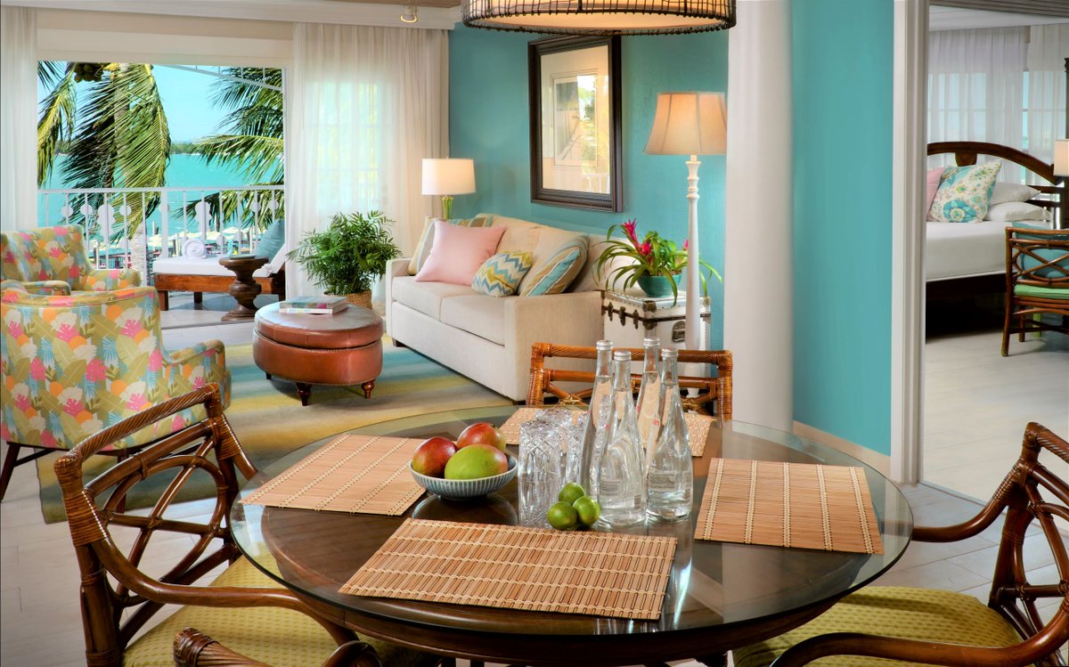 OceanKeyResort's tweet image. Check into Zero Duval and experience our sunny state of mind. Start with a welcome cocktail at the @MaddaFella bar and you are off to your vibrant Key West hideaway.

#tropicaldistancing #oceankeyresort #sunshinestate #sunsetpier #maddafella #floridakeys #noblehousehotels