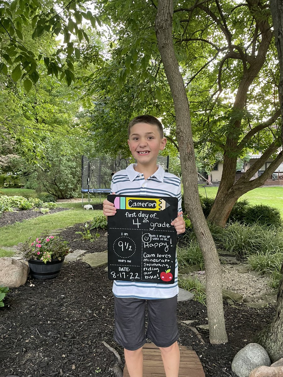 loribethkratzer's tweet photo. Happy First Day of School!! Both kiddos at a new school, and we are nervous, excited but most of all- ready to go! #itsworthit #WeLoveWorthingtonSchools https://t.co/v2ZTgAcZEv