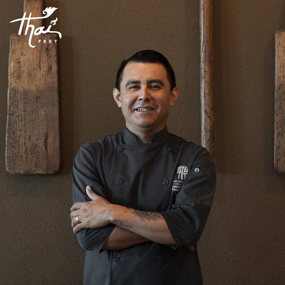 BanyanTreePue's tweet photo. Acompáñenos al Thai Fest 2022 el 19 y 20 de Agosto. En donde nuestros chefs invitados nos darán un tour por Tailandia a través de sus sabores: 

🇹�� Chef Renu Homsombat
🇲🇽 Chef Victor Tufiño
🇲🇽 Chef Manuel Morales

(1/2) https://t.co/vMs2yVYxJH