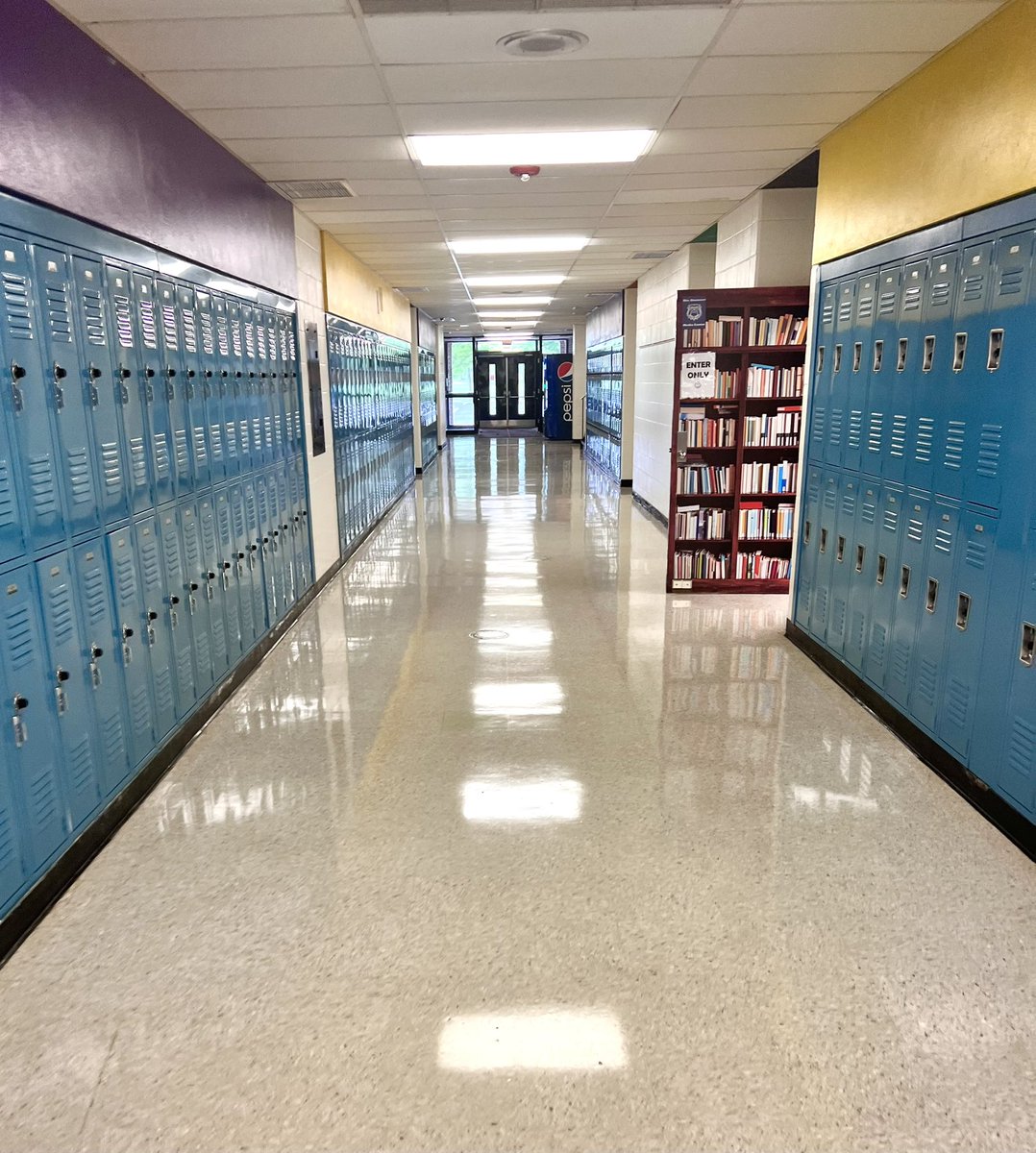 BloomCarrollLSD's tweet photo. Look at those floors shine! ✨We are all set and ready for the staff to return tomorrow! 🙌 #backtoschooltime #bigday #theBCexperience https://t.co/nPQtUMZRt5