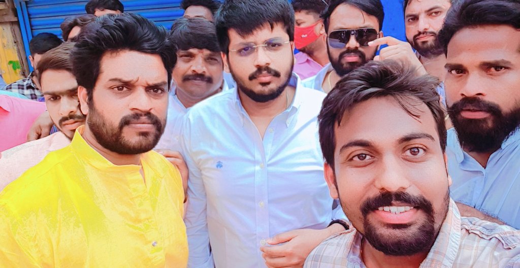 VVR_vishnurao's tweet photo. @trspartyonline  బొల్లారం ముత్యాలమ్మ దేవాలయాన్ని దర్శించుకున్న సీఎం కేసీఆర్. స్థానిక ఎమ్మెల్యే మైనంపల్లి హనుమంతరావు @MynampallyTRS &amp; @MynampallyRohit తో కలిసి అమ్మవారిని దర్శించుకున్న కేసీఆర��. భారీ బైక్ ర్యాలీ నిర్వహించిన మైనంపల్లి టీం &amp;  సోషల్ మీడియా టీం పాల్గొన్నారు. https://t.co/3L2j4rh7BW