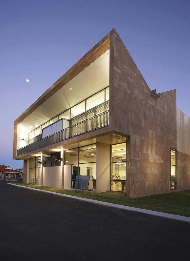 KenFantREVision's tweet photo. Warm lighting brings the #architecture of this #building to life.  https://t.co/I1FbLgjEk7 https://t.co/PWez9Sfswi