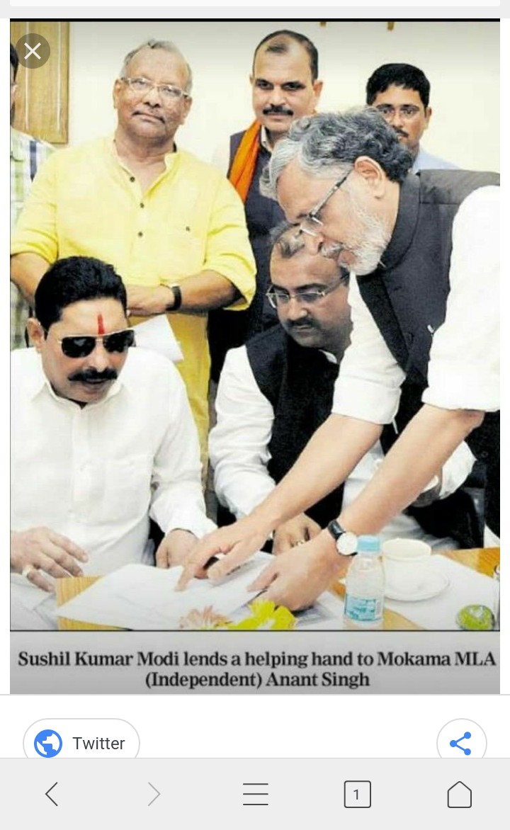 dipeshara7's tweet photo. @SushilModi तस्वीर बोलती है।
आरे बाप इ कौन हैं जी, 
जो सारे भाजपाई मदद एवं खातीर में लगे हुए है।
जरूर कोई संत ही होगा https://t.co/aVvp3Wrb96