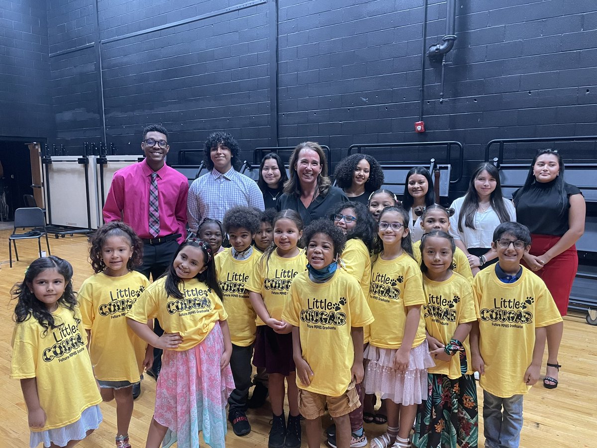 MrsC_CES_AP's tweet photo. MPCS Convocation 2022! @MiniCougars welcomed the division staff with the school song! So proud of their performance and the standing ovation! @MPCSVA #connect https://t.co/CVhKGWX84y
