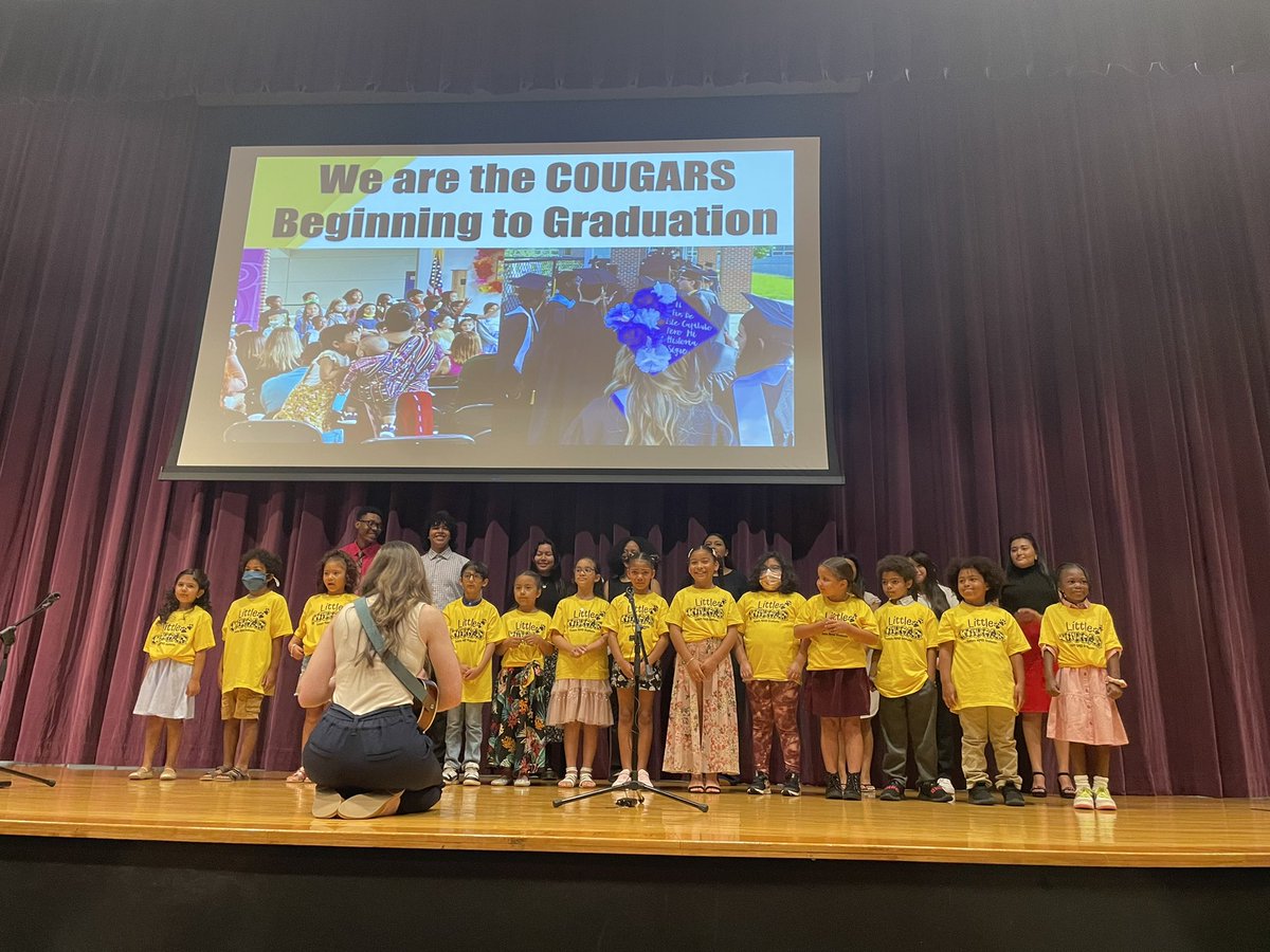 MrsC_CES_AP's tweet photo. MPCS Convocation 2022! @MiniCougars welcomed the division staff with the school song! So proud of their performance and the standing ovation! @MPCSVA #connect https://t.co/CVhKGWX84y