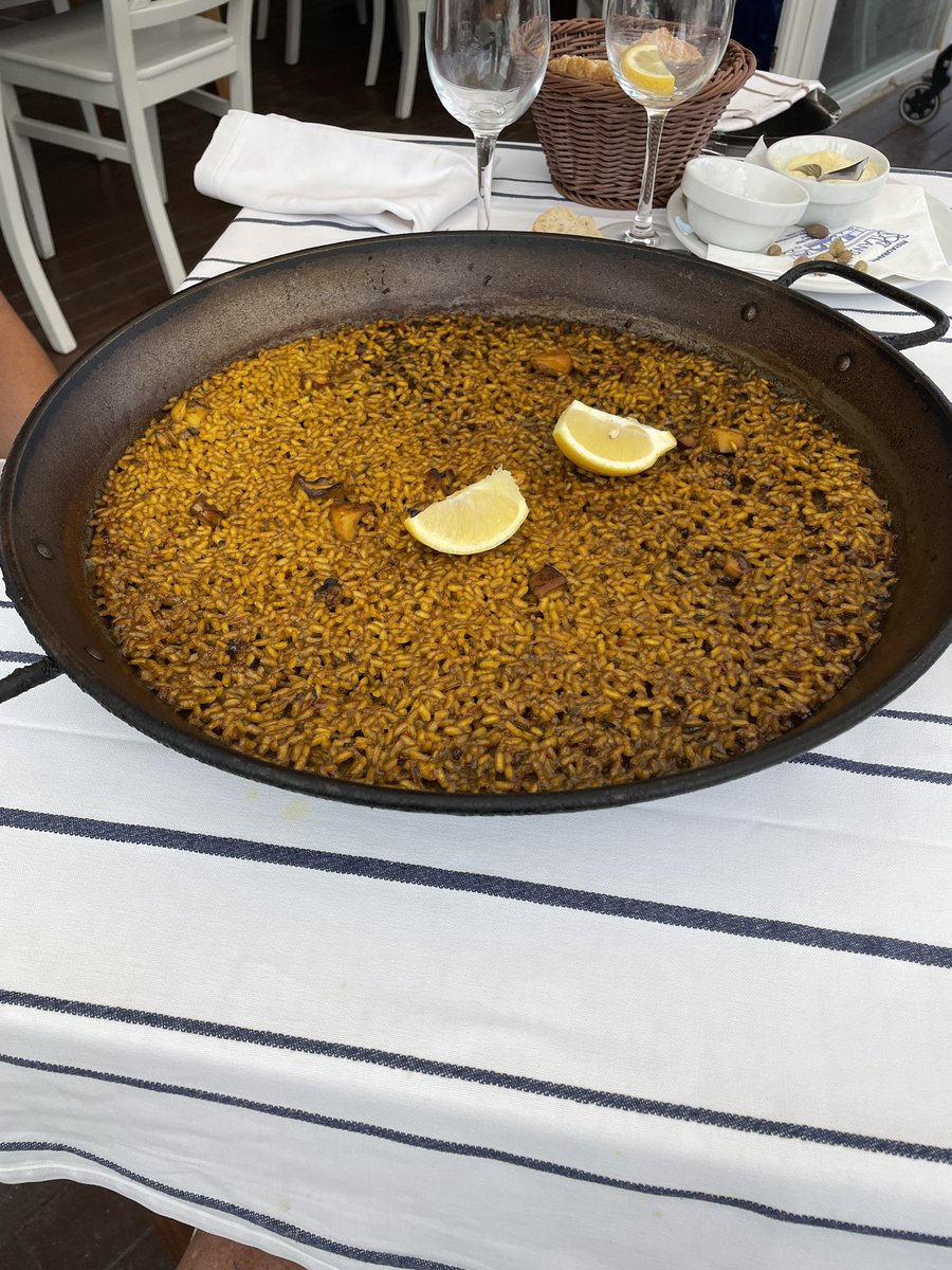 Alexalos70's tweet photo. Espectacular bullit amb un indret  molt especial😋😋😋 ……#portdesanmiqueldebalansat https://t.co/3X3zynZDqh