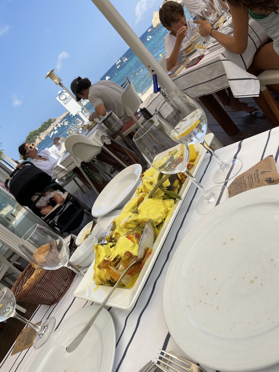 Alexalos70's tweet photo. Espectacular bullit amb un indret  molt especial😋😋😋 ……#portdesanmiqueldebalansat https://t.co/3X3zynZDqh