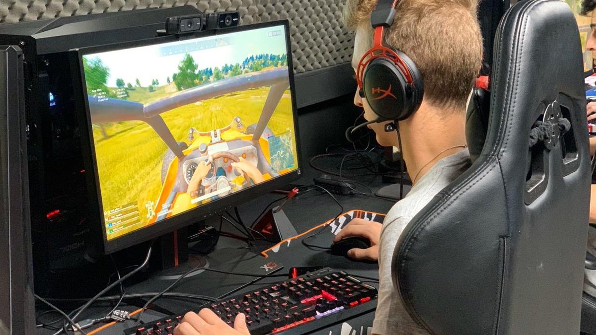 NazoArmyOficial's tweet image. #PUBG x #PCS7AM

¡SE DEFINE TODO!

Desde las 19hs #Unknowns busca la clasificación del PCS7 LATAM.

• 6 partidas y se encuentran en el cuarto puesto.
• Los 8 mejores clasifican al regional (19 a 21 de agosto).

📺Twitch.tv/p0me
🖥️Twitch.tv/loquix