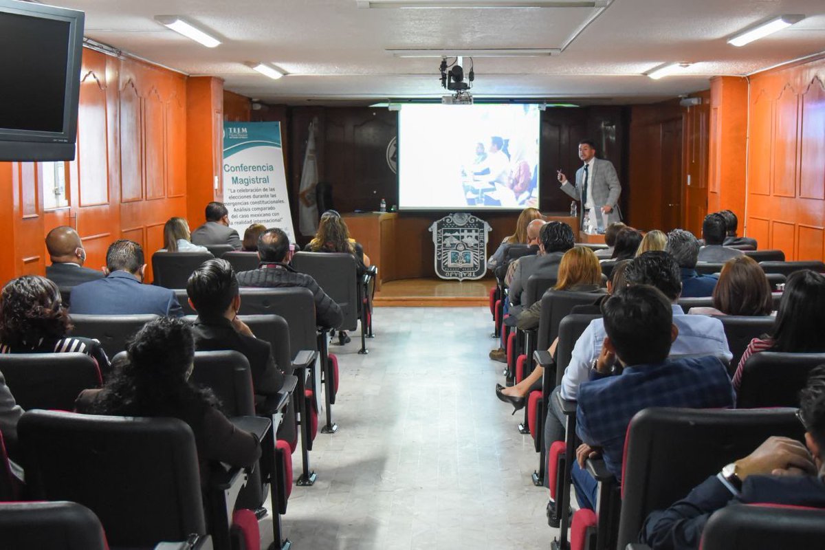 letyvictoriat's tweet photo. Por ello, el día de hoy recibí, al Dr. @Manu_cabanas, quien nos impartió la Conferencia Magistral “La celebración de elecciones durante las emergencias constitucionales. Análisis comparado del caso mexicano con la realidad internacional”. https://t.co/2RrGAfemp8