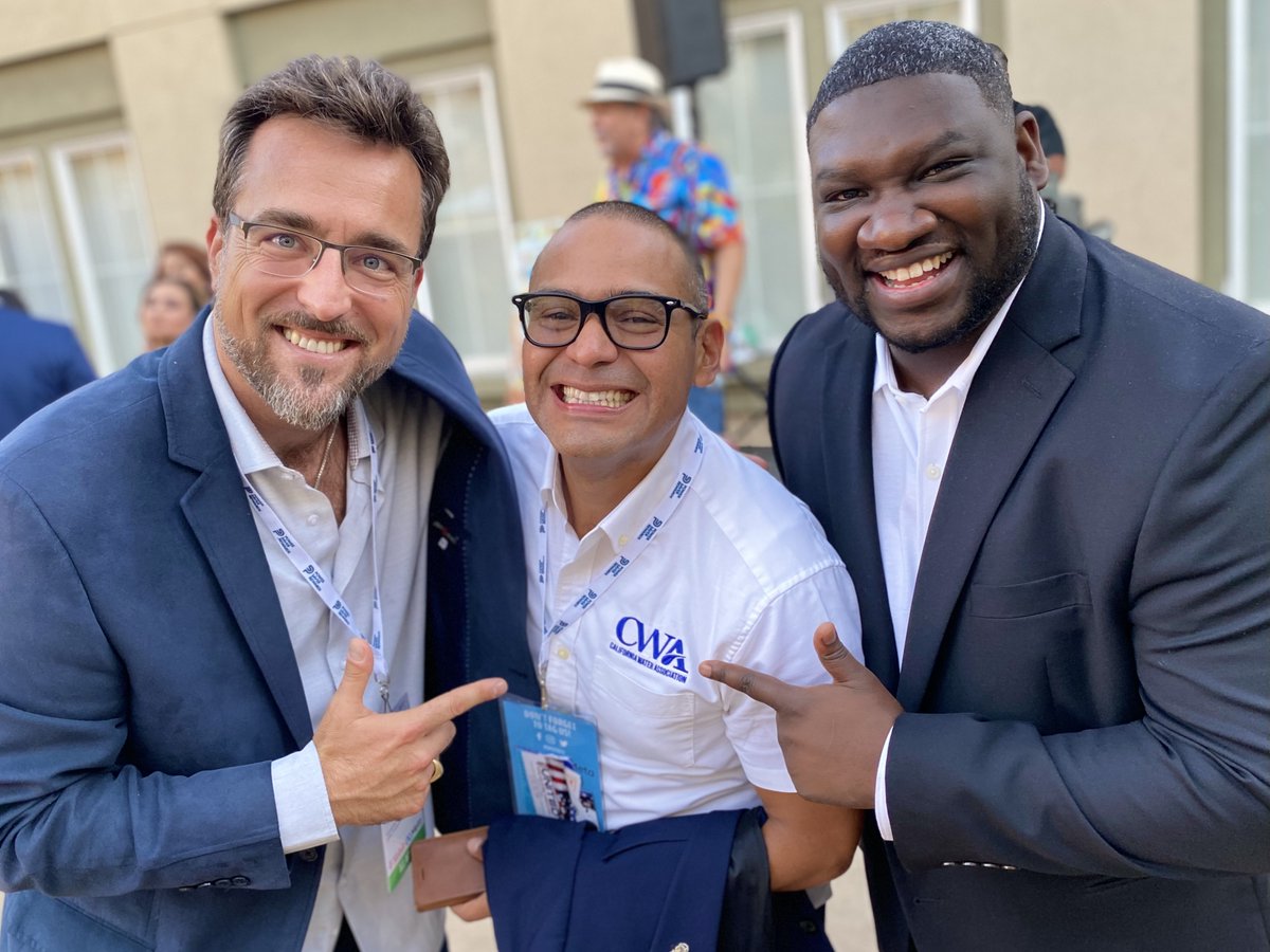 CWAwater's tweet photo. CWA spotted at the @CAHispanic conference last week! Pictured here is @calwater Supplier Diversity Manager Jose Gabriel Espinoza with Michael Moss, Supplier Diversity Manager for @GoldenStateH2O . We're proud of our members that continue to diversify the water utility space! https://t.co/KqRdf7VzEy