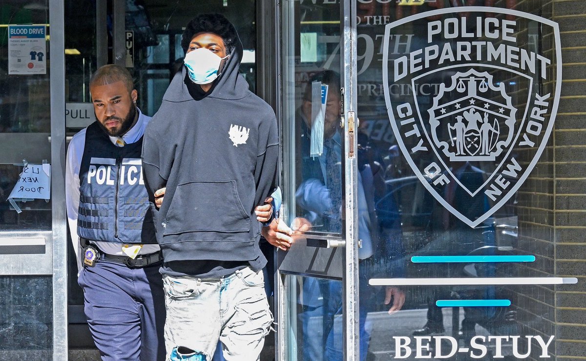 LawyersObserve's tweet photo. COLD FRIES. Homicide charges expected in the NYC #McDonalds shooting over #coldfries>>> https://t.co/EKbscVoTAa #lawyer #law #legal #blacklawyers #lawtwitter #blacklawtwitter https://t.co/1gHHU3QNjC