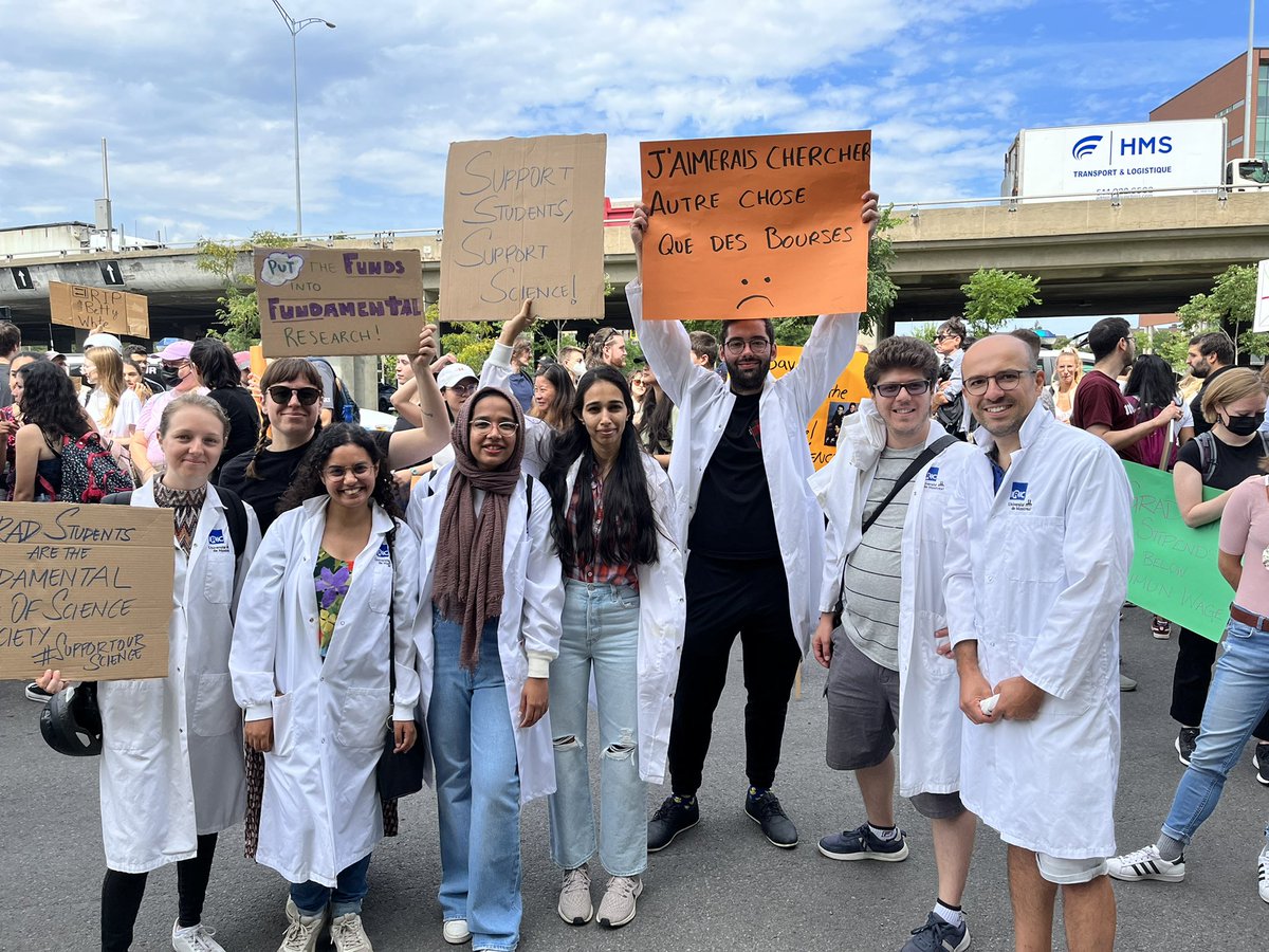 aeiricumontreal's tweet photo. Grad student and postdoctoral wages haven’t increased in Canada since 2003!! #SupportOurScience 
Sign the petition at : https://t.co/8y1mv6x0TY
@IRIC_umontreal showing up to rally for science! https://t.co/w2fcRSN25O