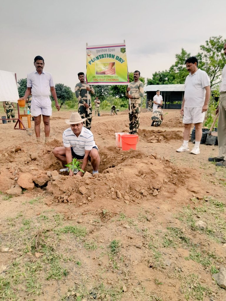 BSFODISHA's tweet photo. Going Green...
A plantation drive was organised at BSF Camp, Chennai. Sh SK Sinha, DIG along with officers &amp; troops planted saplings.
#BSF
#BSFOdisha 
#PlantATree 
#Plantation https://t.co/twjsnmCalP