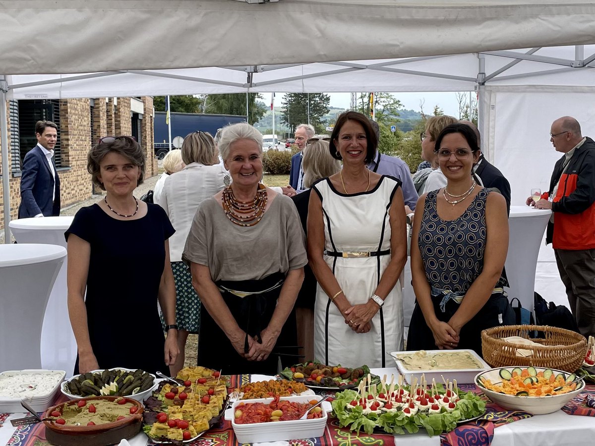 At the invitation of the government of both Canton Basel, I enjoyed the discussions on cross-border coop. and migration. The food prepared by #refugees who have been given jobs at the Rest. du coeur in Basel was delicious. On the left:President of Government BL Kathrin Schweizer