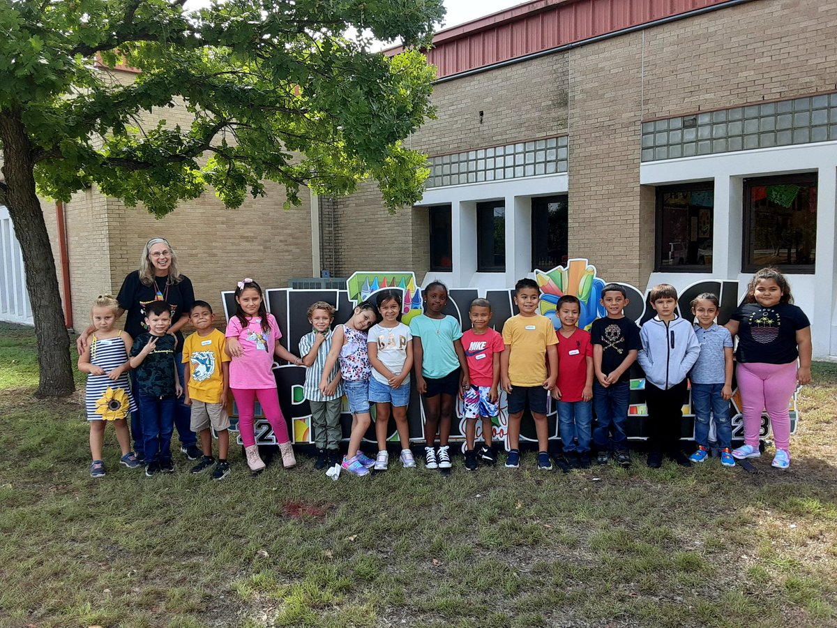 catgrimm23's tweet photo. Having a fantastic FIESTA first day at PCE! #PCEFIESTA https://t.co/tvgojyMg6L