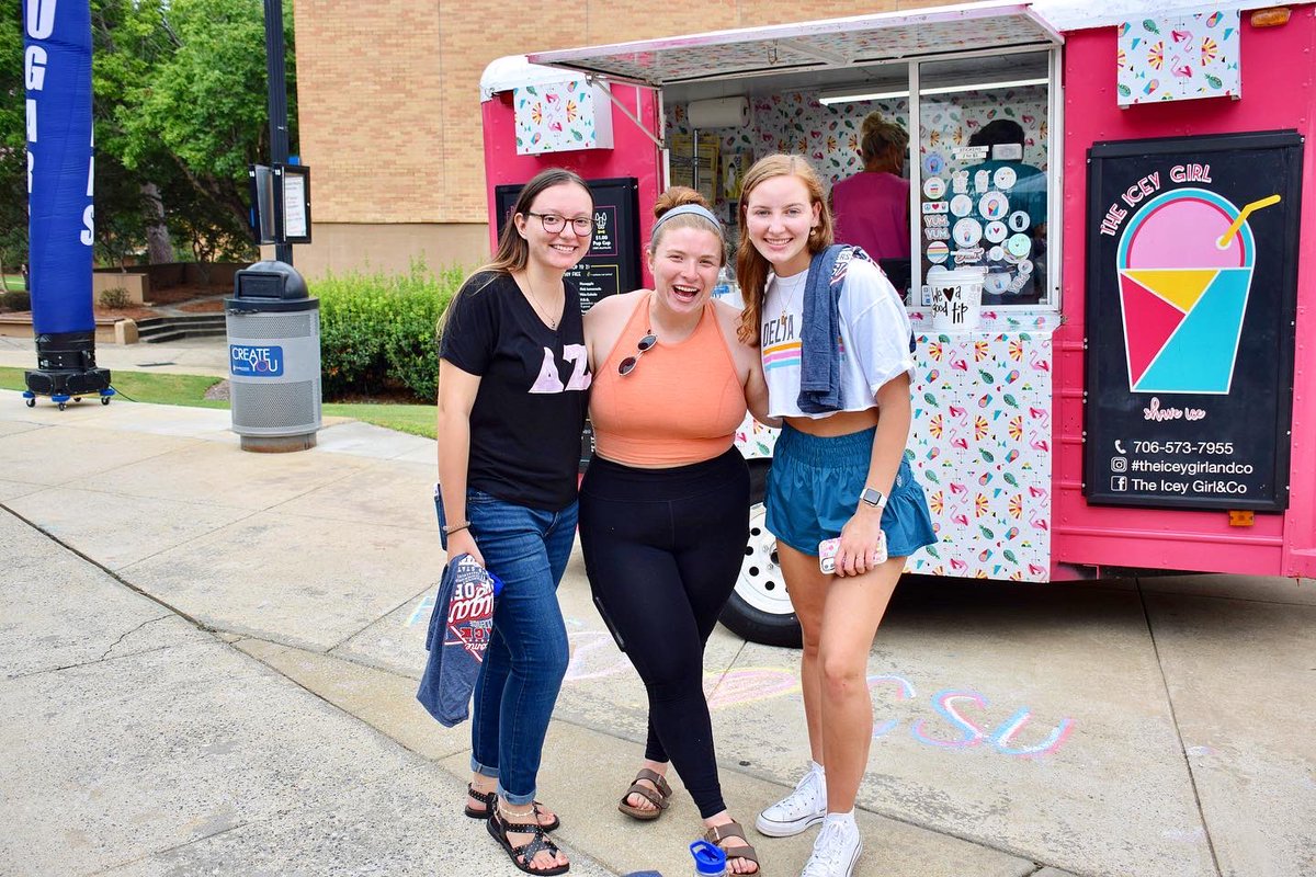 ColumbusState's tweet photo. Fun times at the #CougarKickoff Main Campus Picnic! 😎🍔

If you missed today, come to the RiverPark Campus tomorrow from 6 p.m. to 8 p.m. for more RSO tabling and the silent disco in the Rankin Livery! 🪩

#ColumbusStateUniversity #CreateYou #GoCSU🐾 https://t.co/9GIv6jNKXQ