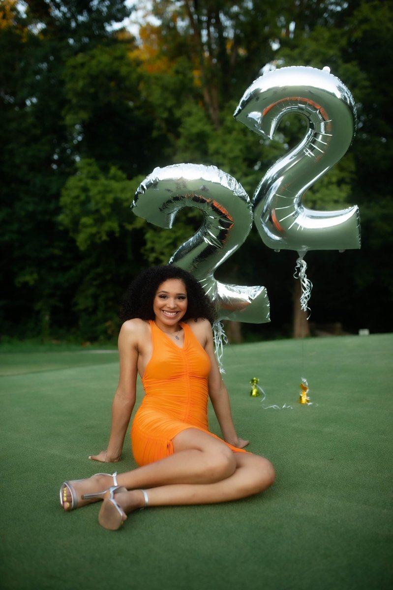 SwizzyMaddnesss's tweet photo. ITS MY BIRTHDAY🎉🎂🥰 #22 #Leo #Aug17th https://t.co/BZKW8S8y9w