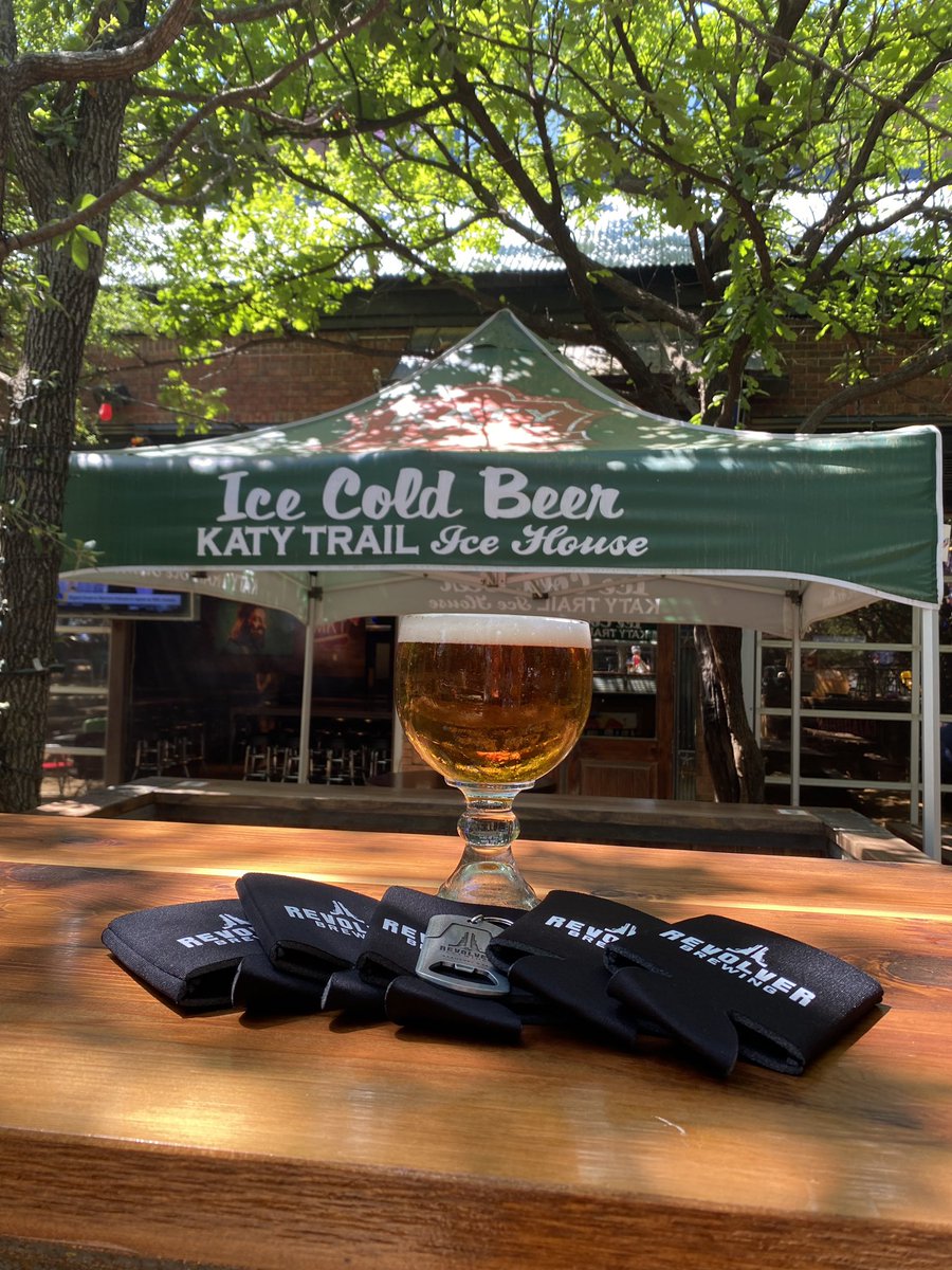 ktoutpost's tweet photo. The ☀️ is out and the @RevolverBrewing 817 Blonde is ice cold! 🍺🧊
Come join us to celebrate and be sure to check out the cool goodies they have for ya’ll for 817 Day 🎉

✨ Corn hole boards 
✨ Glassware
✨ Koozies
✨ Revolver Brewery Tour
✨ Revolver Metal Signs
✨ Swag Bundle https://t.co/rBtSMtlZ6d