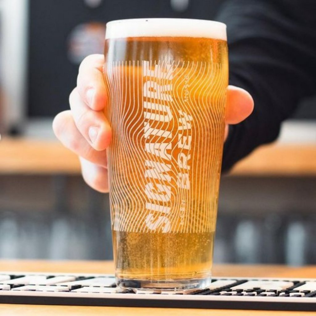 draughtdrop's tweet photo. Our beer of the week is Backstage IPA from @SignatureBrew🎤🎶

Featuring Simcoe and Mosaic, it unlocks a myriad of tropical flavours including passion fruit, tangerines and berries and an encore of pine and crisp citric notes. Sign up here 👇

https://t.co/cZXdok45Zk https://t.co/ZfaumJegNa