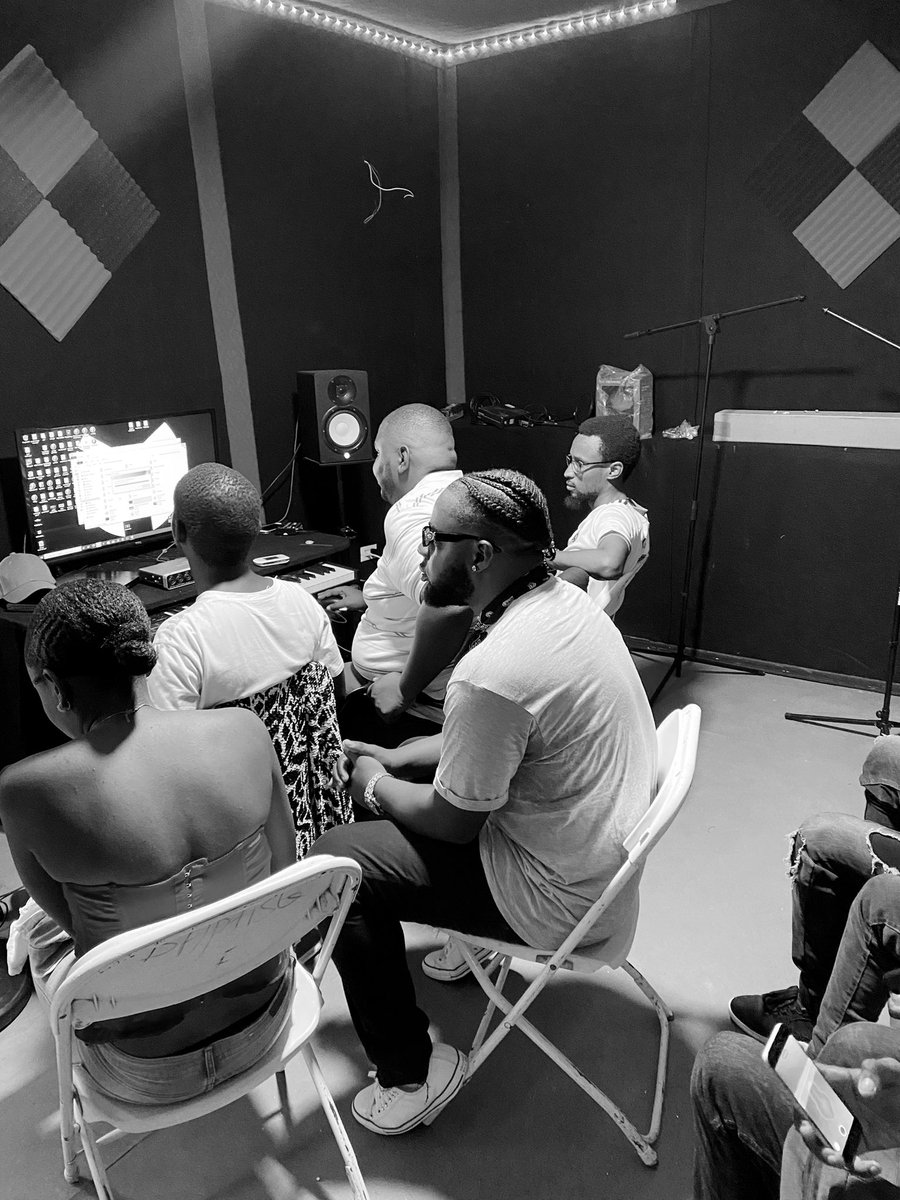 Jerryy2794's tweet photo. How it’s started 🖤 How it’s going
MIZIK OU SOVE VI M.
Gen jou m rive vizite solèy ☀️ ak chak BEAT,chak VWA, chak PWEZI.
Chak ISTWA vrè/imajinè w ✍️.
Epi m di tèt mw, nenpòt longè nwit lan solèy l ap leve 💪 🌚 🌞.
#DfiNation
#Feniksnation
#EVAZYONMIZIK https://t.co/giitfsMZs0