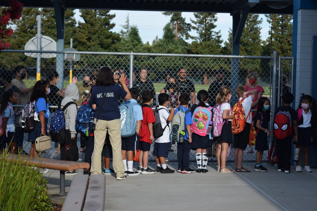 SunnyvaleSD's tweet photo. Happy First Day of School everyone! So wonderful to see everyone! Looking forward to a great year! Share your photos by using #SSDFirstDay or email alia.wilson@sesd.org. #WeAreSunnyvaleSD https://t.co/sh5l3PNnlC