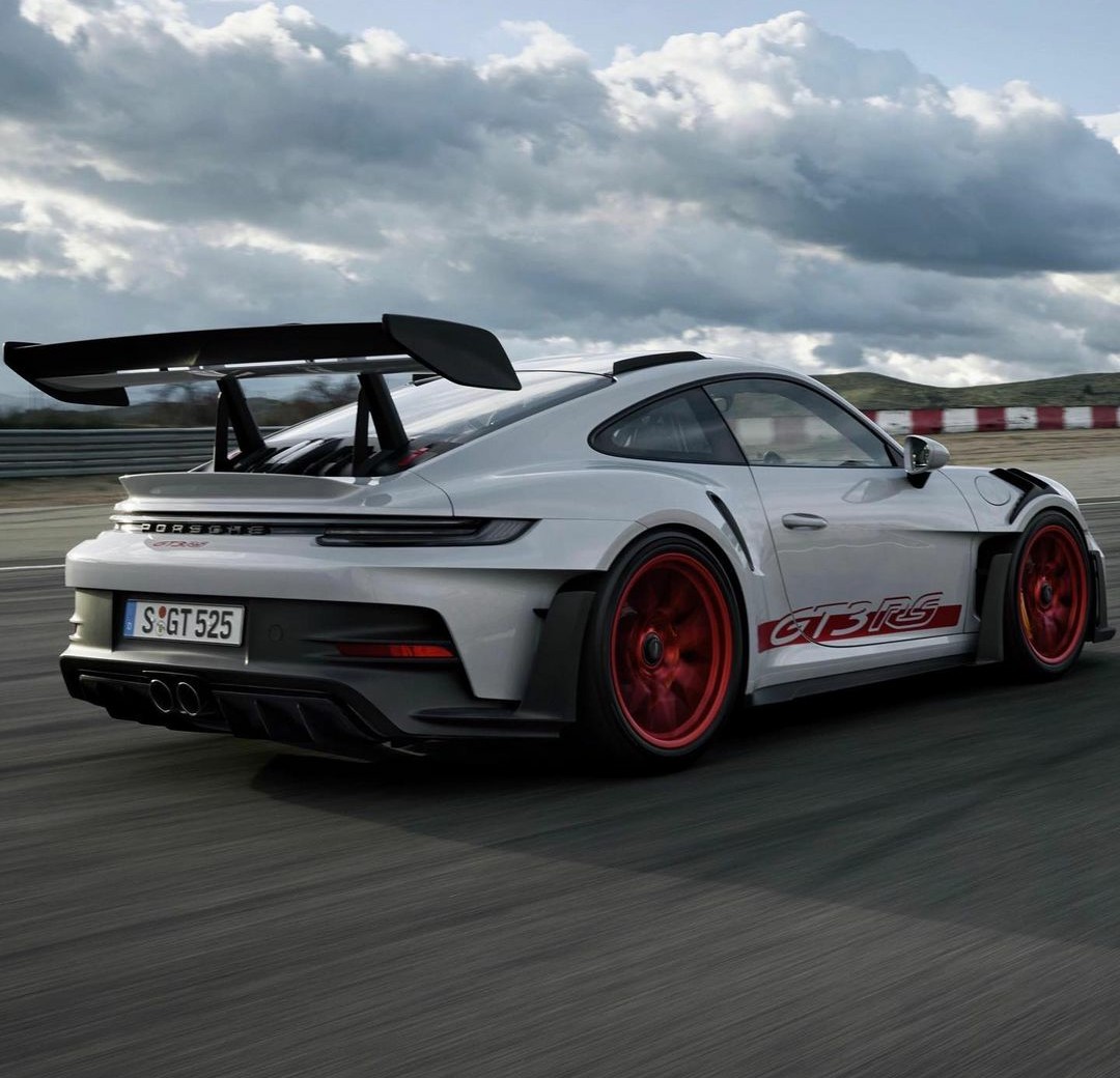 PorscheCIub's tweet photo. Brand new 992 GT3 RS https://t.co/N6DTEIEmPU