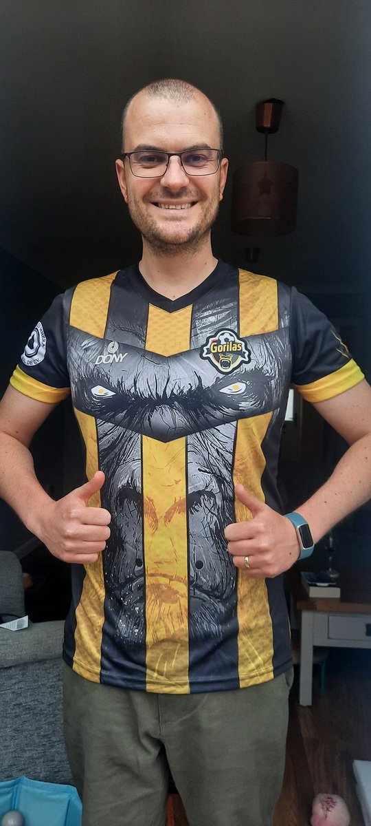 SimonGreenway32's tweet photo. Great effort from the team at @mysterykits_
Loving the new @GorilaAurinegro shirt 😁 https://t.co/Rt6xopk2ZM
