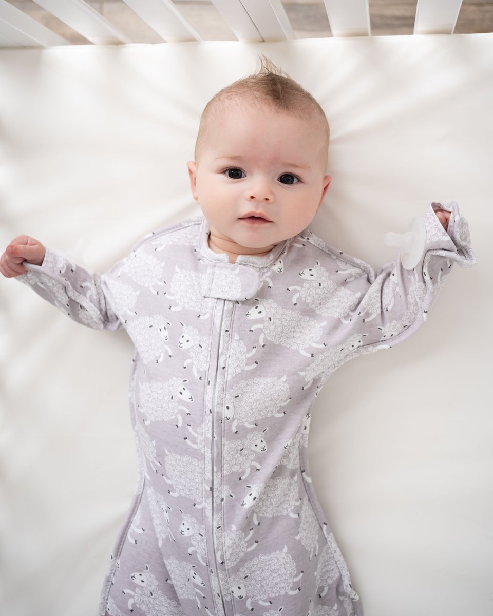 WoombieUSA's tweet photo. #Genius. Never lose a #paci again. With our soothie sack, your baby not only has one, but TWO #pacificiers attached so they won't lose them and wake up. 

You're welcome. 😉  https://t.co/XaxqO6pKPz https://t.co/aKvJHhhLLF