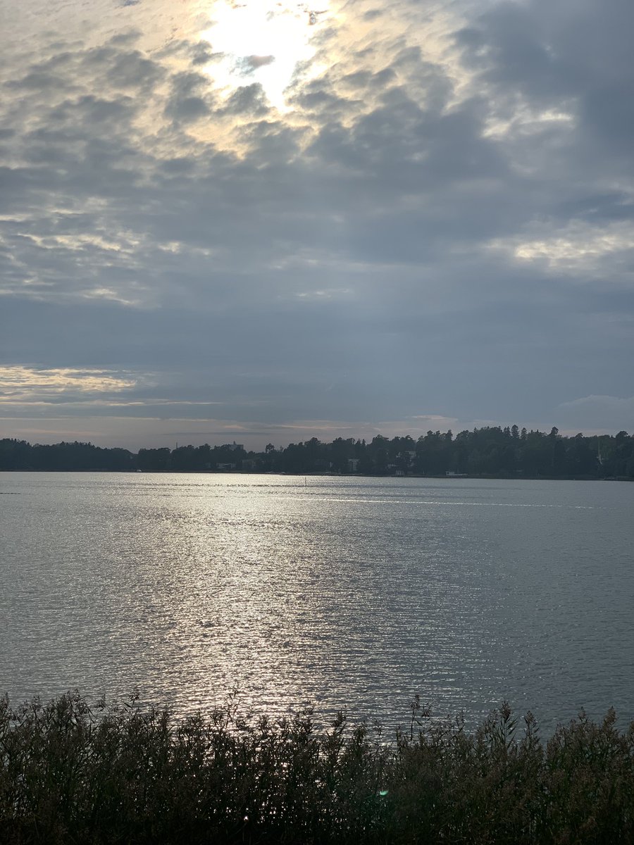 KaisaLSmith's tweet photo. 6 eri kokousta, 6 eri (kiinnostavaa ja tÀrkeÀÀ) teemaa työpÀivÀssÀ tÀnÀÀn. PÀivÀn pÀÀtteeksi vain yksi lipuminen lÀmpimÀÀn ja pehmeÀÀn meriveteen, tÀltÀ se tuntuu, #palautuminen #flow #virtaa #ifyoudontbecometheoceanyoullbeseasickeveryday https://t.co/jqJKsNOiJO
