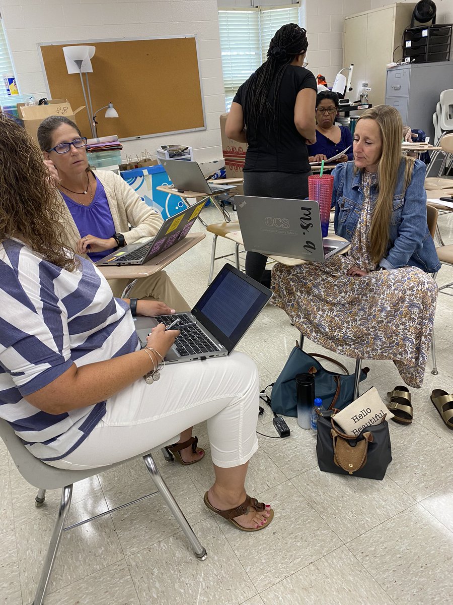 melbteachesnc's tweet photo. English 1 teachers are working to build community with their students by jumping into the standards based work. #CCSONTHERISE @CumberlandCoSch https://t.co/PL5EyaiRsF
