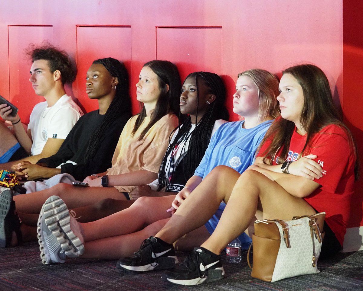 Despite the rain, students enjoyed a special showing of Spiderman at Hancock Whitney Stadium last night. 🍿 #WeAreSouth