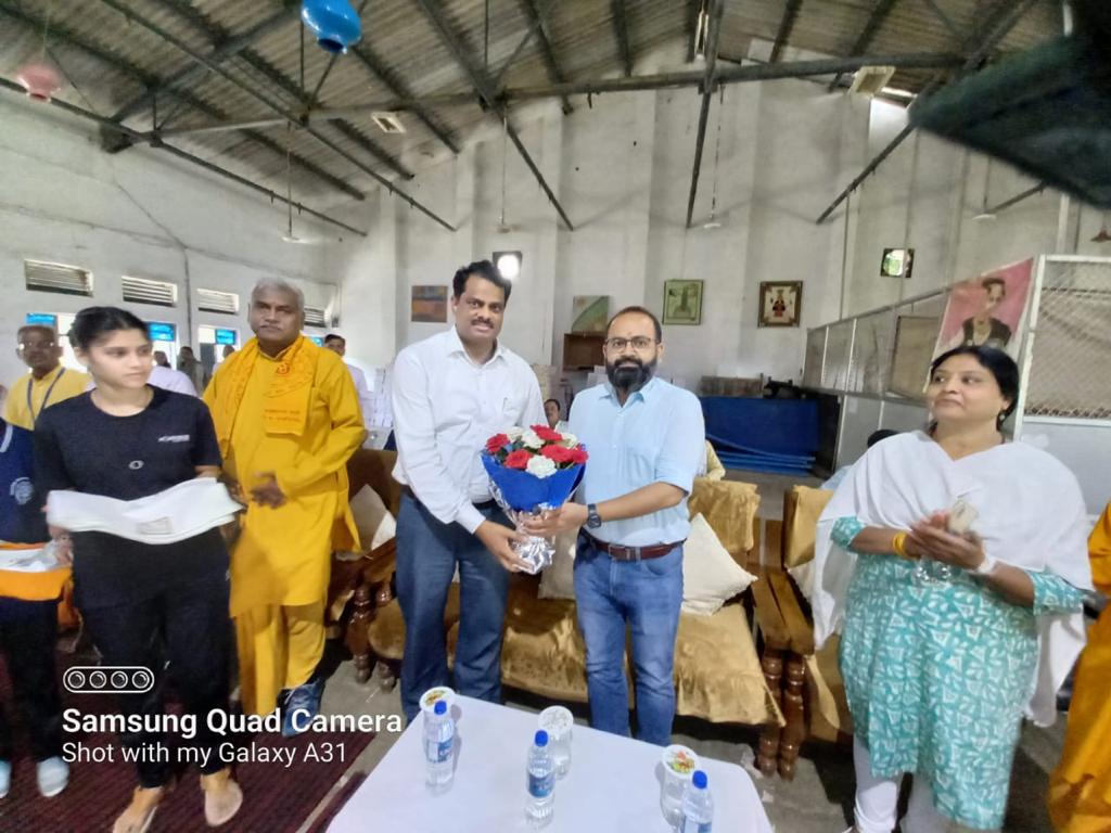 JnvSehore's tweet photo. Visit of H’ble District Collector Sh. Chandra Mohan Thakur to JNV Sehore and blessed for Plantation (1111). https://t.co/KIm7NrgLgM