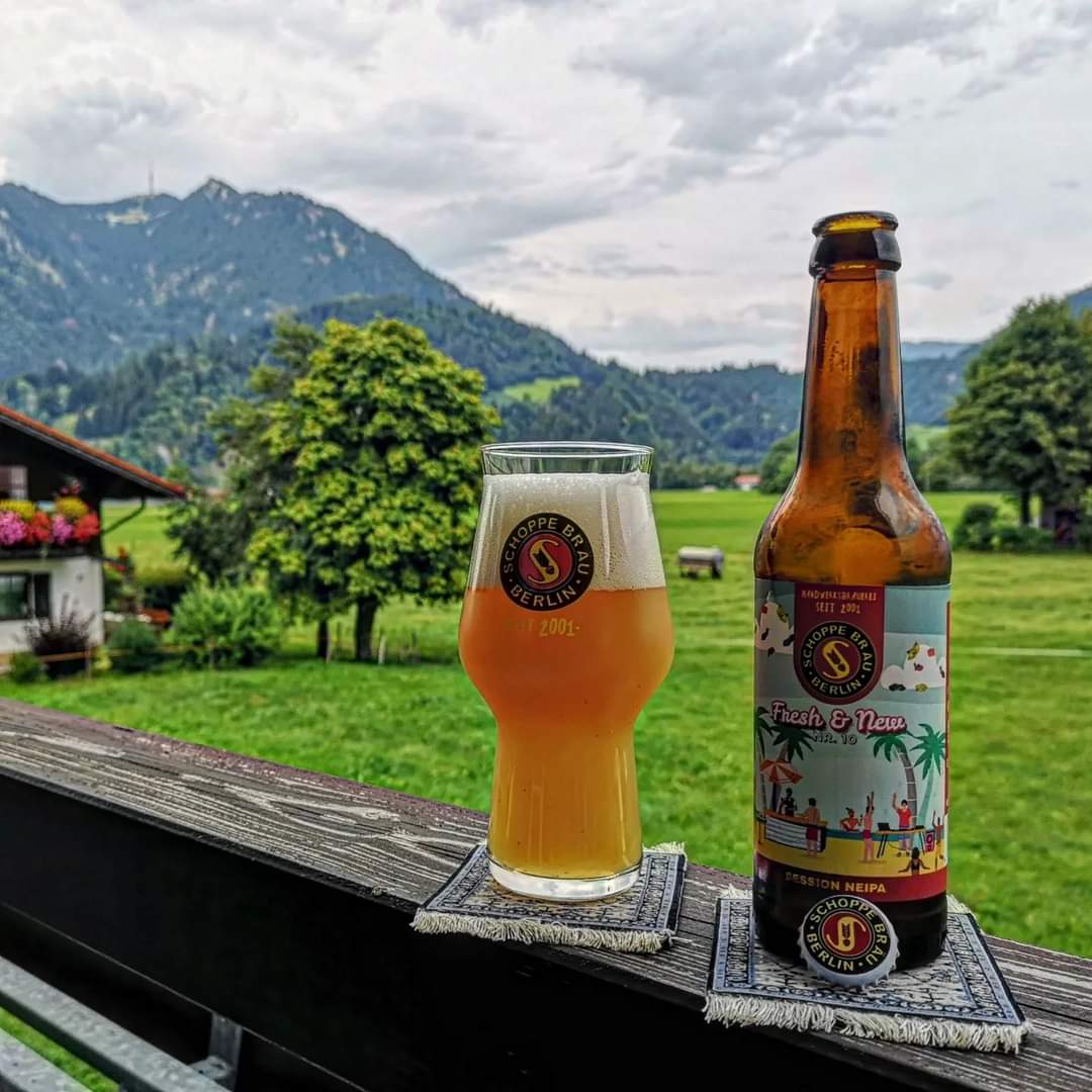 brunnenbraeu's tweet photo. Schoppe Bräu - Fresh and New Nr. 10 - Session NEIPA (****) 4,5%
#beerwithaview #beeronthecarpet
#schoppymän #schoppebräu #schoppebräuberlin #freshandnew #sessionneipa #neipa #newenglandipa #newenglandindiapaleale #ipa #indiapaleale https://t.co/Fan48eE5lB