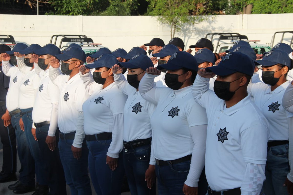 MunicipioSGS's tweet photo. 📌 Dirección de Seguridad Pública prepara a 52 cadetes que se sumarían al Estado de Fuerza
📰 Más información en ➡️ https://t.co/DQHIoeE69z
📱 #SGS #SigamosAdelante #LeonorNoyola #Seguridad #DGSPM https://t.co/PyKgIKvSAS
