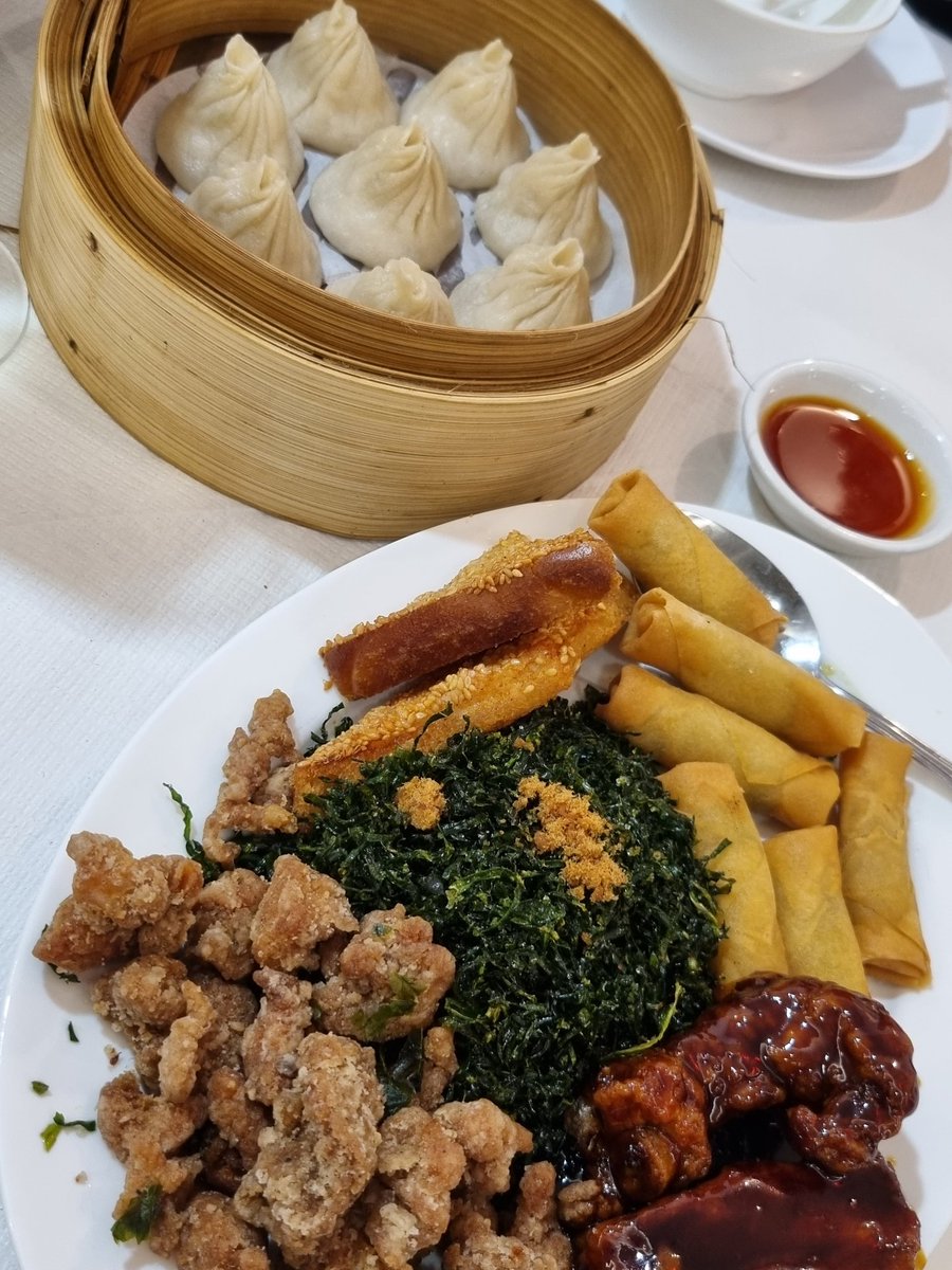 Car_Girl_3's tweet photo. @MunchingMatilda They were amazing... we need a lesson...any Asian chef out there that can help with this gap in our food knowledge??? https://t.co/cRBiyW5x10