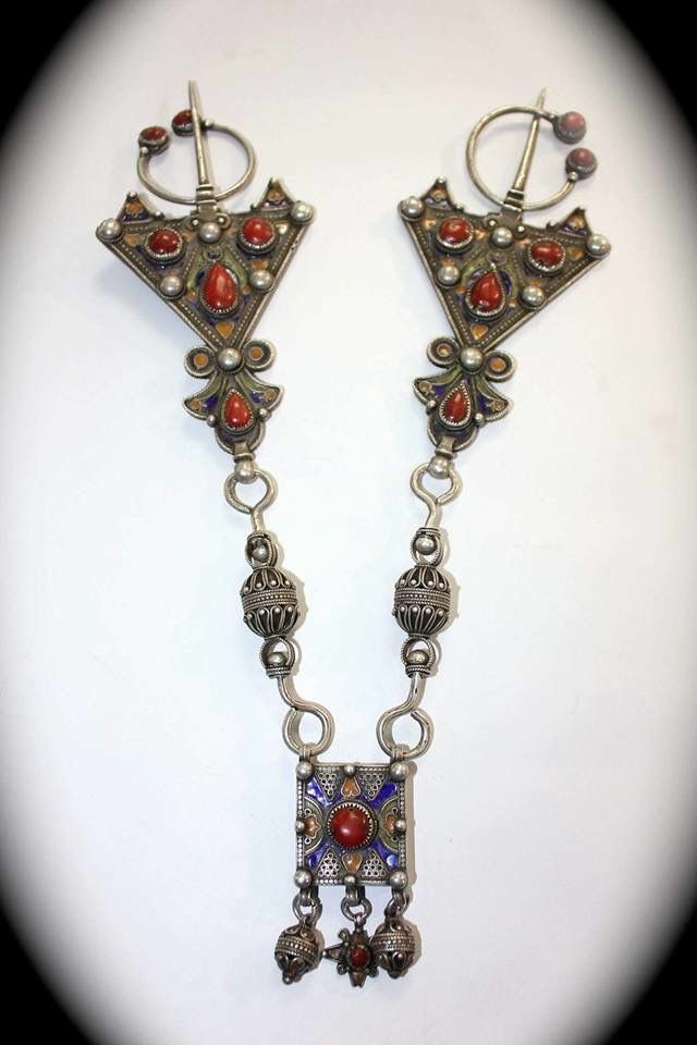05_amazigh's tweet photo. ابزيم منطقة القبائل مع منطقة الاوراس
الذي علي يسار خاص بالاوراس والذي على اليمين خاص بالقبائل
#Algérie #algeria #dzai #aure #kabylie https://t.co/eJuZVXnSRE