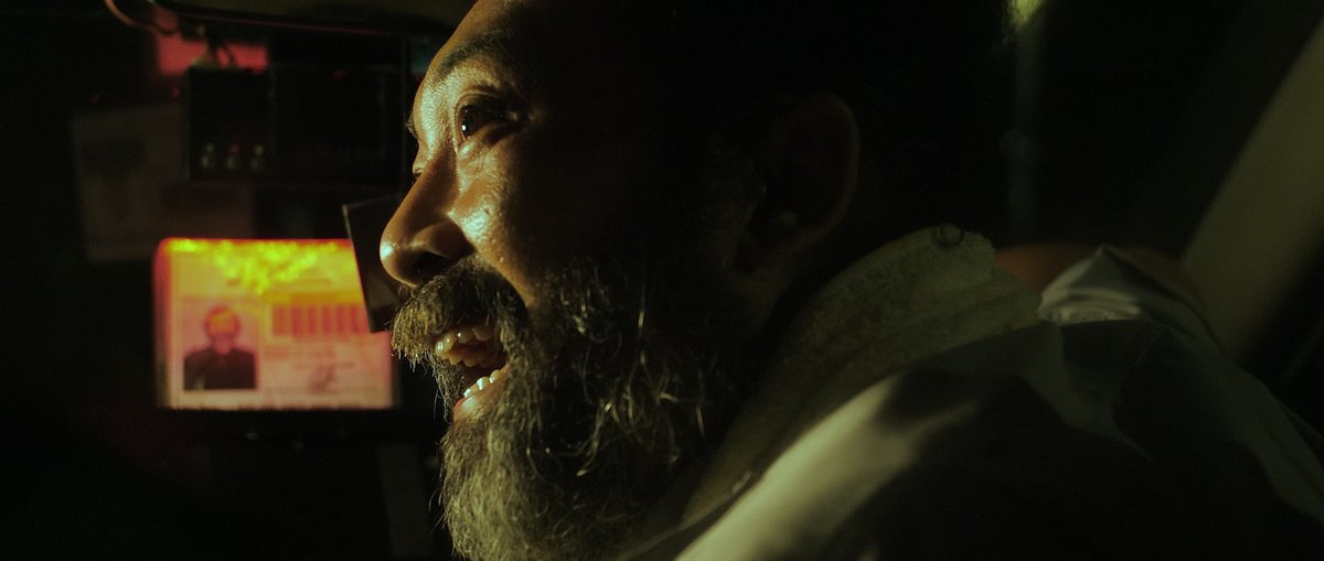 Necessity of Life
Kevin Rahardjo, Indonesia, 2021

Pada tengah malam, seorang sopir taksi paruh baya harus mengantar penumpang wanitanya pulang tetapi niatnya tidak jelas.