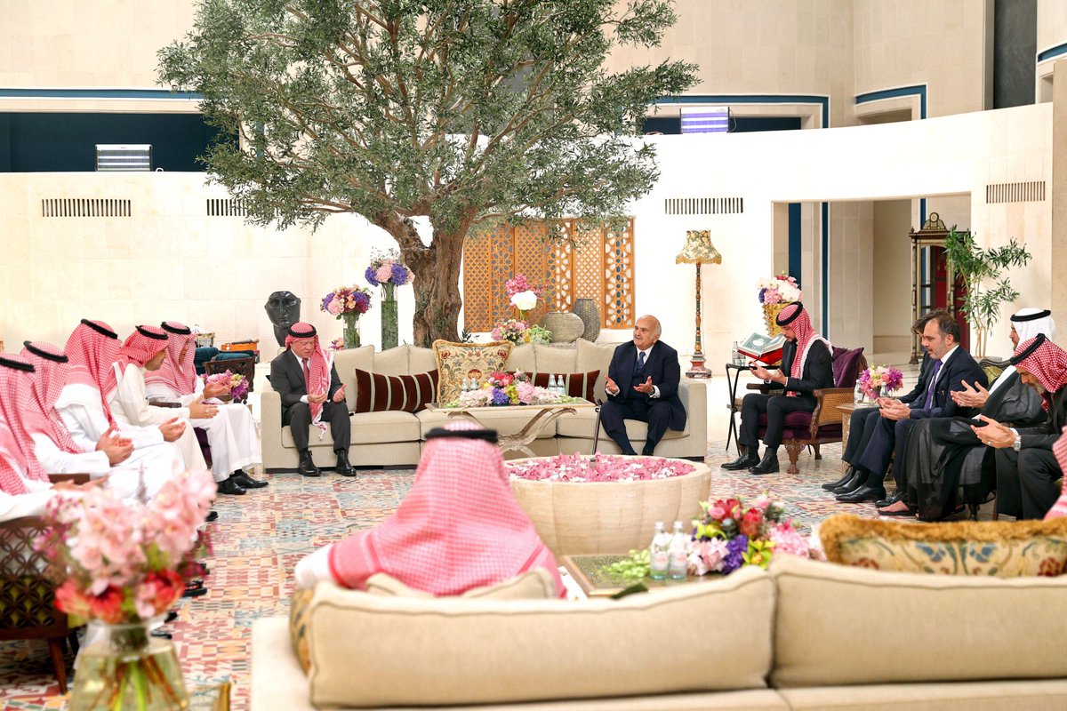 gorgeous4ew's tweet photo. من خطوبة ولي عهد الاردن ورجوة  آل سيف اليوم في الرياض 🇸🇦🇯🇴 https://t.co/712Skf5Wg6