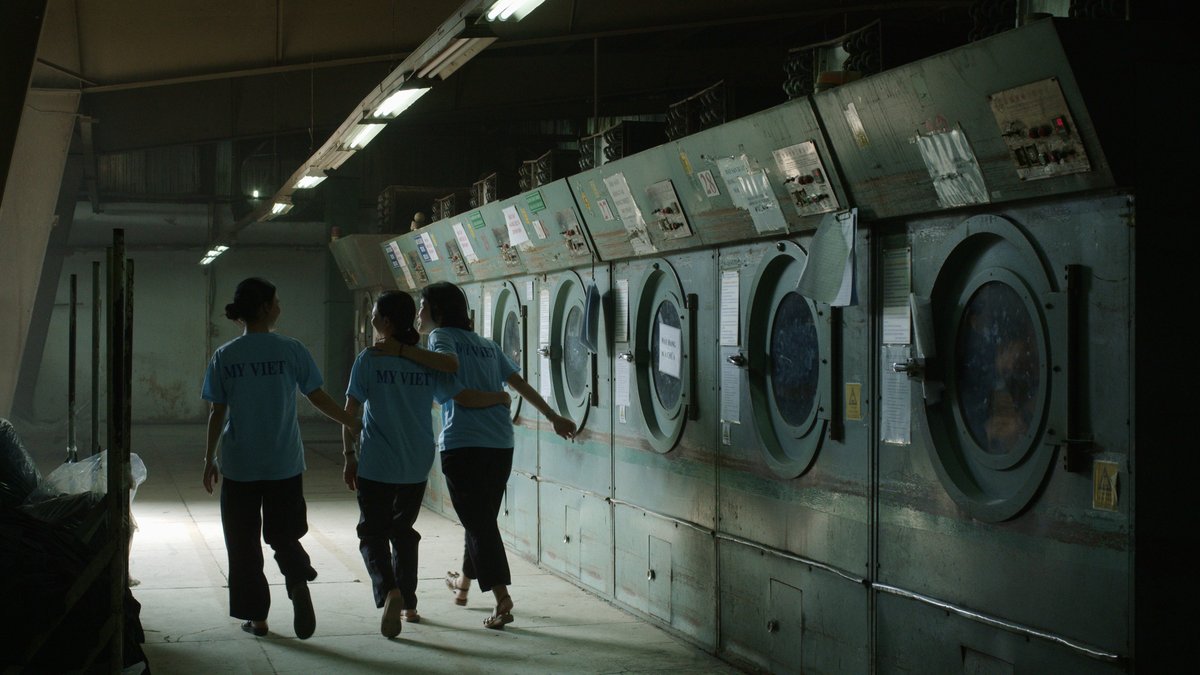 Elephants in the City
Dam Quang Trung, 2017

Penggambaran kehidupan pekerja yg bermigrasi jauh dari rumah ke kota di Vietnam, seorang wanita muda pergi ke kebun binatang utk bertemu mantan pacar &amp; seorang guru yg sdh menikah memiliki hubungan rahasia dgn seorang penjaga keamanan.
