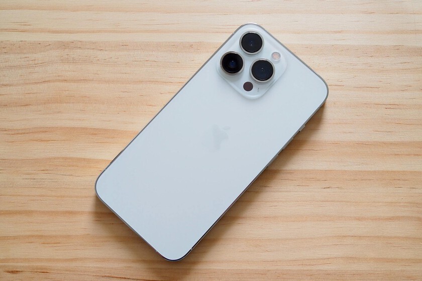 XatakaLATAM's tweet photo. El iPhone 14 se presentará el 7 de septiembre, según Bloomberg: cuatro iPhone, tres Apple Watch, nuevas iMac y iPad https://t.co/NKGsH9MqXU https://t.co/riG1Y8WSa6