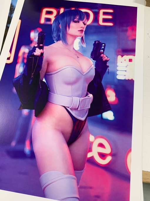 Watch Holly Wolf 🩵🤍's leaked NSFW photo on TwXstars