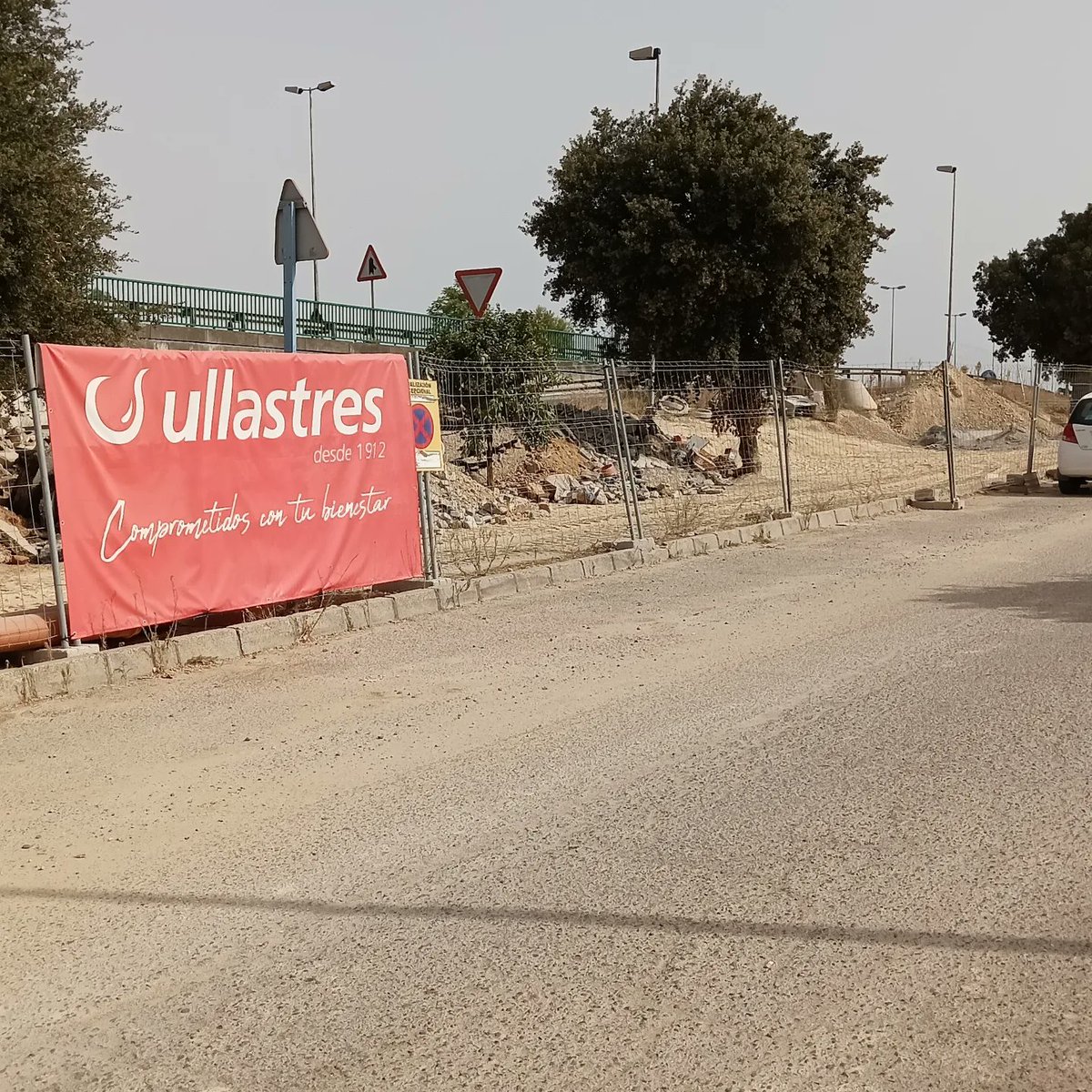 MairenaDecide's tweet photo. Rotonda de Cavaleri. #obras . Protejamos a nuestros vecinos de #AccidenteVial #ruidos y #señalizacion adecuada para evitar #accidentes. 
#objetivomairenaaljarafe #mairena50000 #28Mayo2023 https://t.co/18VaPmlug0