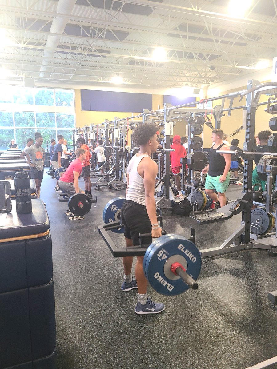 coach_wink55's tweet photo. 2022 Week 1 Lift for @HobanFootball !!! These dudes are ready!!!! πͺ #BoutToGetReal #BeastMode https://t.co/l632Wtora6