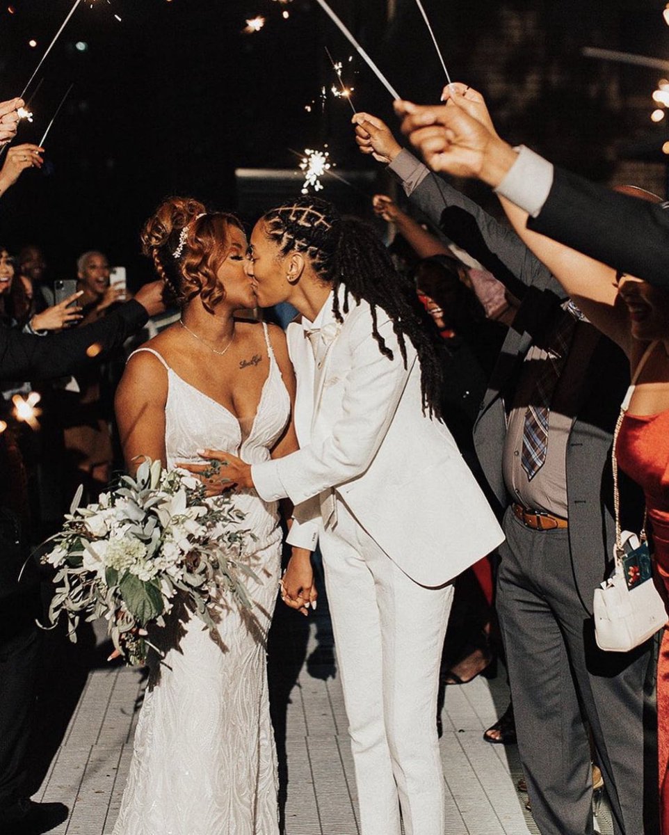 blacktwiterthrd's tweet photo. These brides and grooms wearing custom suits from @ramon_smothers 😍😍😍 https://t.co/kIpYEJk1Cp