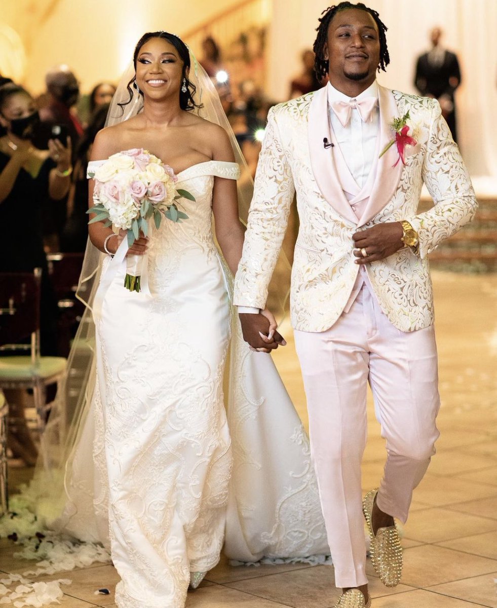 blacktwiterthrd's tweet photo. These brides and grooms wearing custom suits from @ramon_smothers 😍😍😍 https://t.co/kIpYEJk1Cp