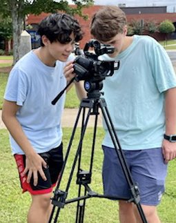 SouthForsythHS's tweet photo. Mrs. Miller’s Audio Visual-Level 2 classes practiced using manual settings on new cameras today. The clouds and sunshine provided great opportunities for students to apply what they have learned in class. @FCSchoolsGA @FCCollegeCareer https://t.co/SG45rmidt6