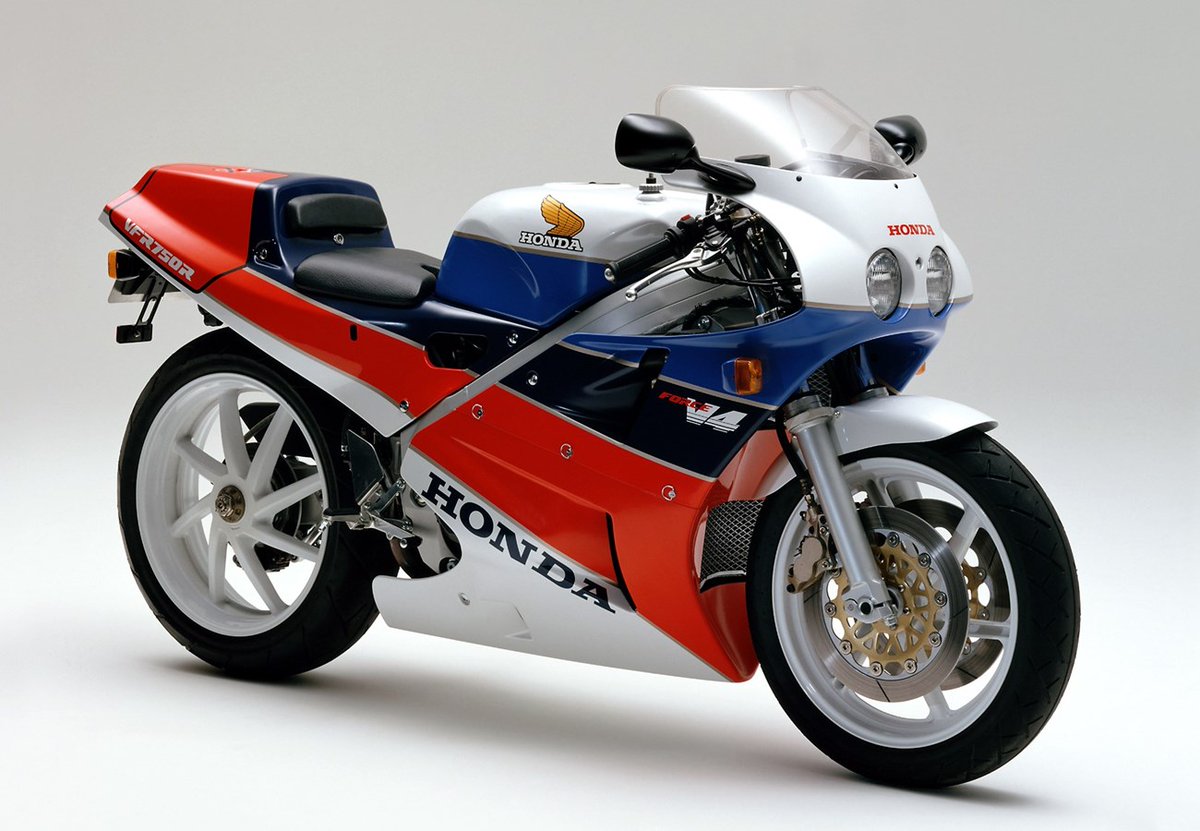 MHBikeInsurance's tweet image. RC30 appreciation post, because why not 😍

They&apos;re now worth more than the current, range-topping Fireblade, with some low mileage examples selling for over £50,000!