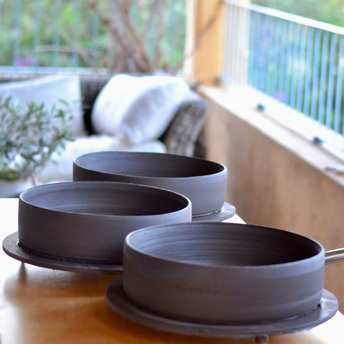 MaiaMing's tweet photo. Some giant planter pots for a custom order
#blackclay #bespoke #etsyseller #studioceramics #differencemakesus #plantsplantsplants #bonsailover #wheelthrown #blackplanter #ceramicplanter #bonsai #handmadepottery #handmade #makersgonnamake #homedecor #shopsmall #smallbatch https://t.co/nSr7oCHMIf