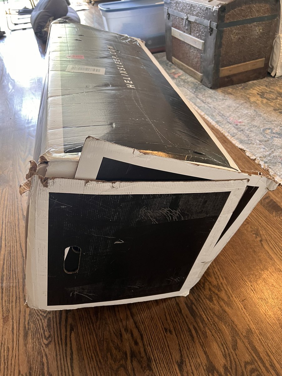 TheRealDickk's tweet photo. Just got my @HelixSleep mattress. I’ve never seen a more poorly packaged product in my life… pretty disappointing for a $3k mattress. https://t.co/dJuE0tEIKH
